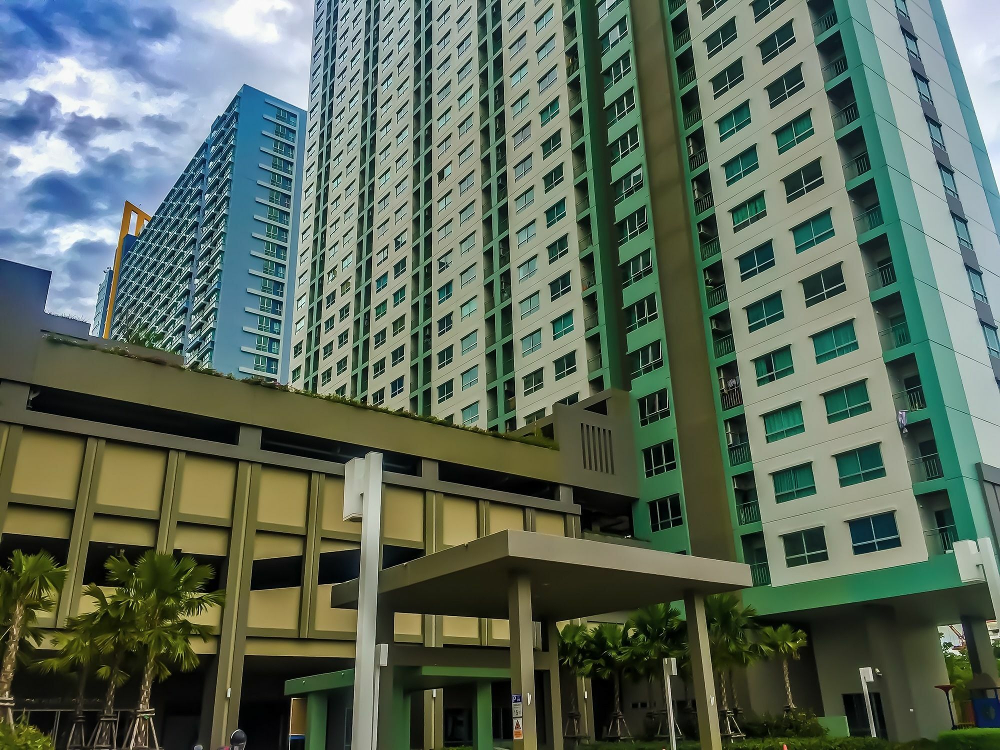 Lumpini Seaview Jomtien By Parikal Hotel Exterior photo